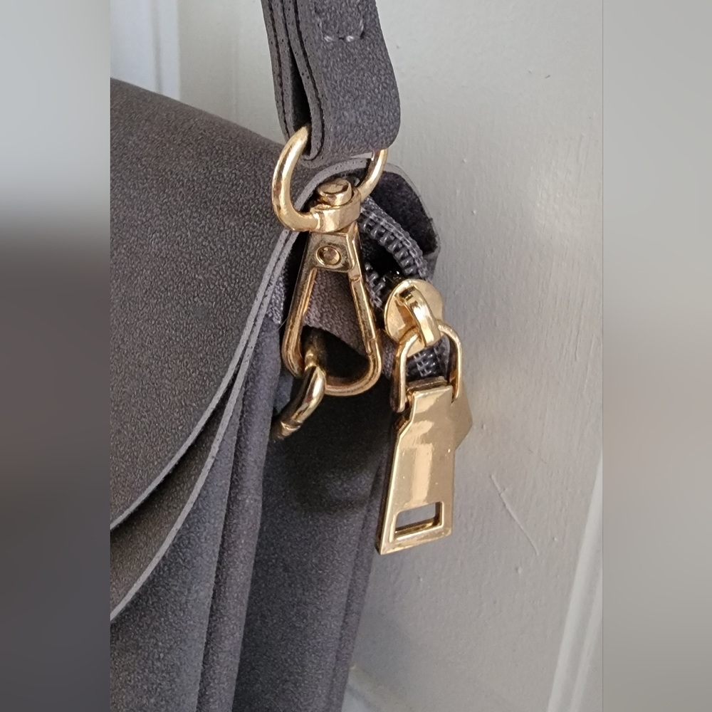 Sleek Gray Crossbody Bag - Picture 6 of 15